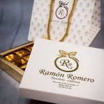 Caja con compartimentos para bombones y trufas