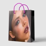 Bolsa de papel personalizada con asa de cordón