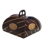 Caja de cartón con cierre de asa para confitería - La Artesana