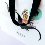 Detalle bolsa personalizada con asas de cinta
