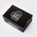 Caja de cartón con logo de hamburguesa