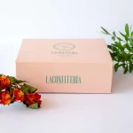 Caja color pastel para confitería