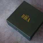 Caja de cartón cuadrada con logo