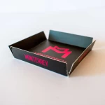 Bandeja de cartón con borde