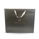 Bolsa de papel premium con logo y asa de cinta