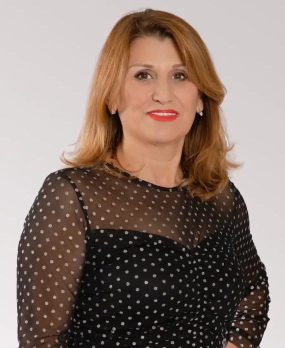 Toñi. Directora Comercial / Marketing - Fabricantes de Packaging Bernar García